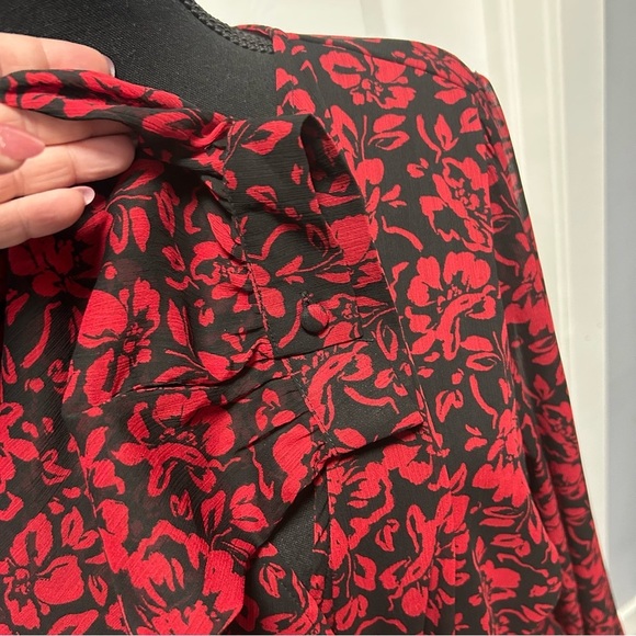 Torrid - Midi Crinkle Chiffon Surplice Balloon Sleeve Dress - Picture 6 of 11